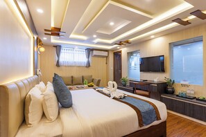 Honeymoon Studio Suite | Soundproofing, bed sheets - Airport Diana Hotel (Kathmandu)