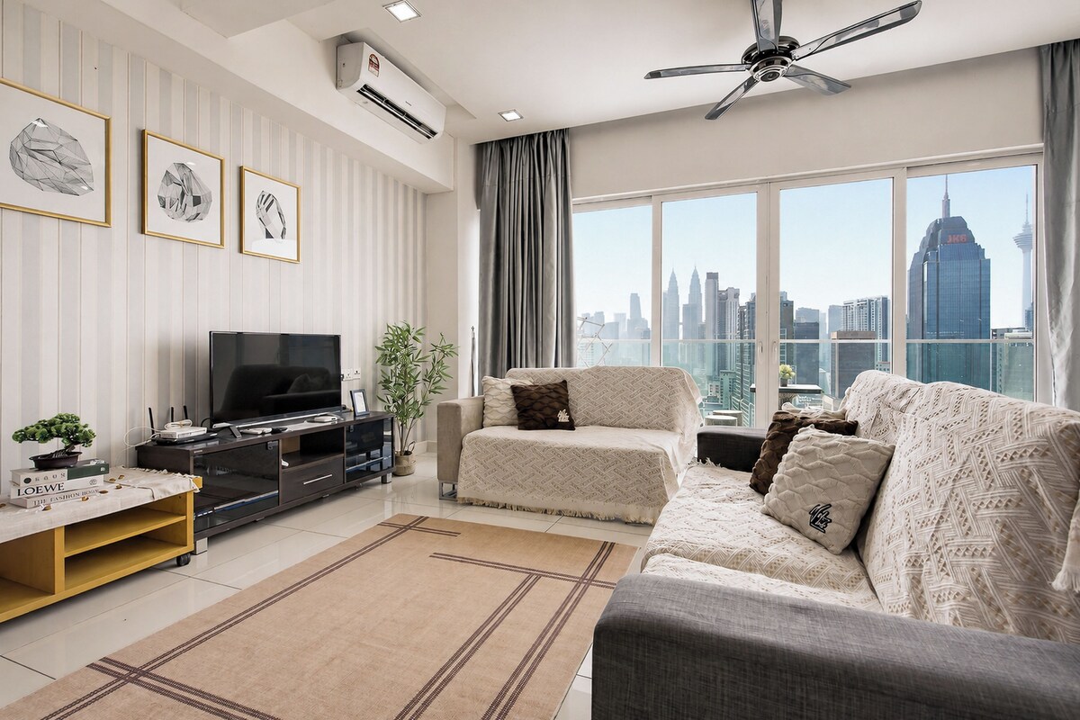 Deluxe Apartment, 4 Bedrooms, Balcony, City View | Living area | 40-inch LED TV with digital channels
