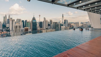 2 outdoor pools