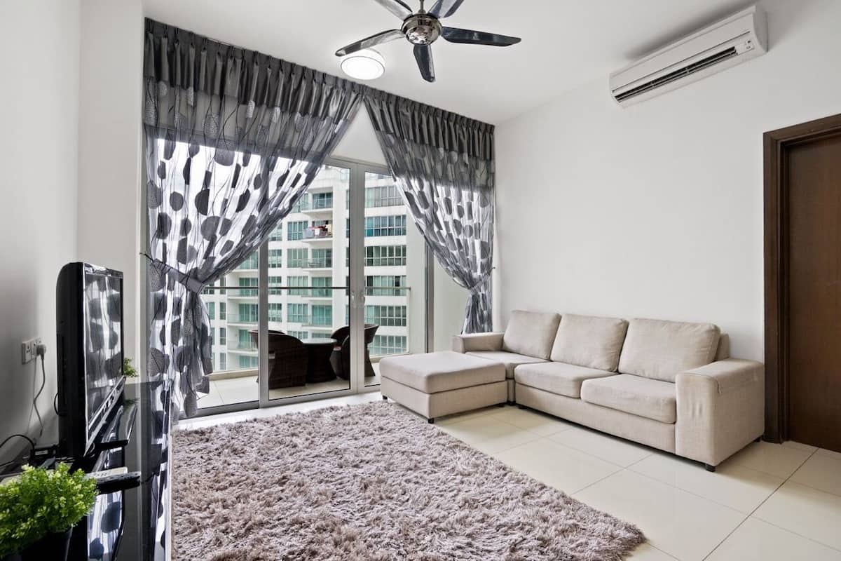 Standaard appartement, 2 slaapkamers, balkon | Een laptopwerkplek, een strijkplank/strijkijzer, gratis wifi, beddengoed