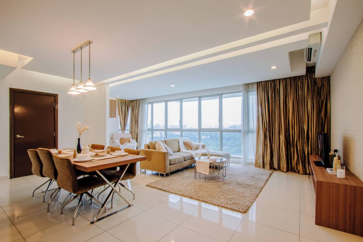 Deluxe Apartment, 2 Bedrooms | 1 bedroom, laptop workspace, iron/ironing board, free WiFi