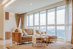 Leilighet – deluxe, 2 soverom | Skrivebord for bærbar PC, strykejern/-brett og wi-fi (inkludert)