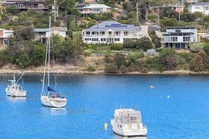 Marina - Karinya Apartment. Waterfront Views 2 Bed, 2 Bath. (Geilston Bay)