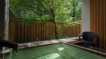 Kamar Comfort, 2 kamar tidur, Bebas Asap Rokok (twin room w/open air bath) | Pemandangan balkon
