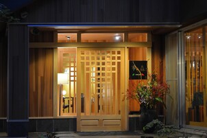 Fachada de la propiedad