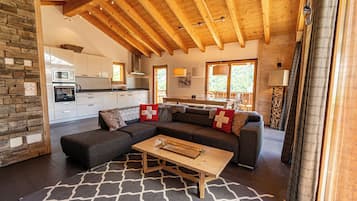 Smart TV, fireplace, stereo