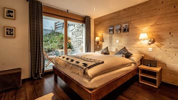 4 bedrooms, iron/ironing board, travel crib, WiFi