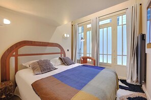 4 sovrum, skrivbord, strykjÀrn/strykbrÀda och resesÀng