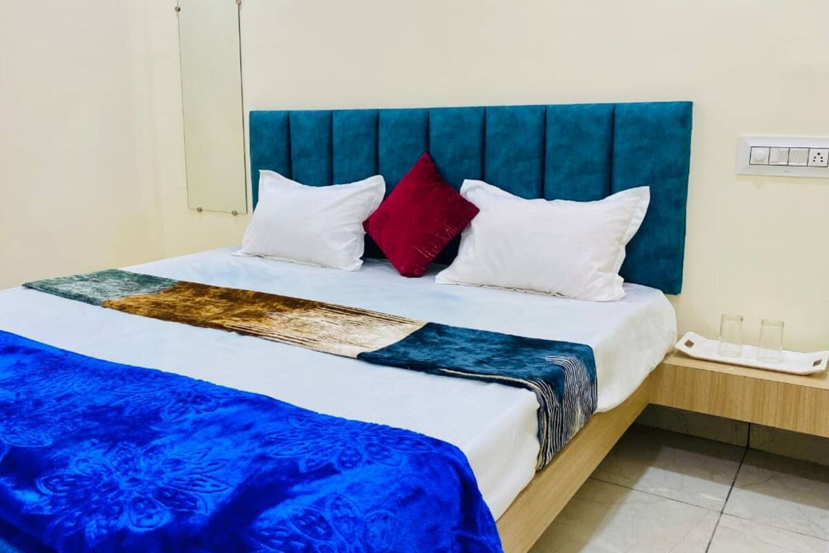 Deluxe Double Room, City View | WiFi (free), bed sheets