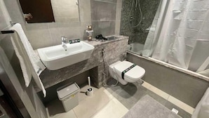 Bathroom - OYO HOME 1384 Luxrious 1 BHK With Balcon (Abu Dhabi)