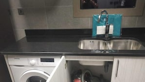 Bathroom - OYO HOME 1384 Luxrious 1 BHK With Balcon (Abu Dhabi)