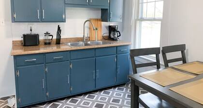 Cozy Apt 5 min from Airport & Free Parking