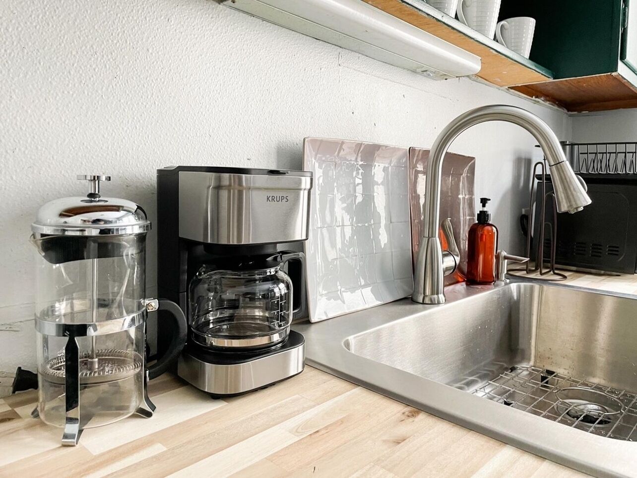 Kylskåp, mikrovågsugn, ugn och spishäll