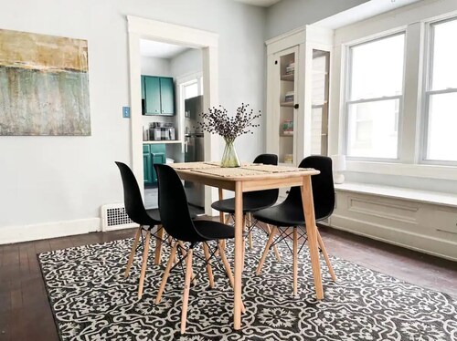 Cleveland Basecamp1 – Room for 4 & Free Parking