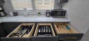 Kühlschrank, Mikrowelle, Ofen, Geschirrspüler