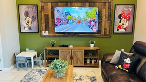 Smart TV, table football, offices - 5Beds & Private Pool/GameRoom/Resort Clubhouse (Davenport)