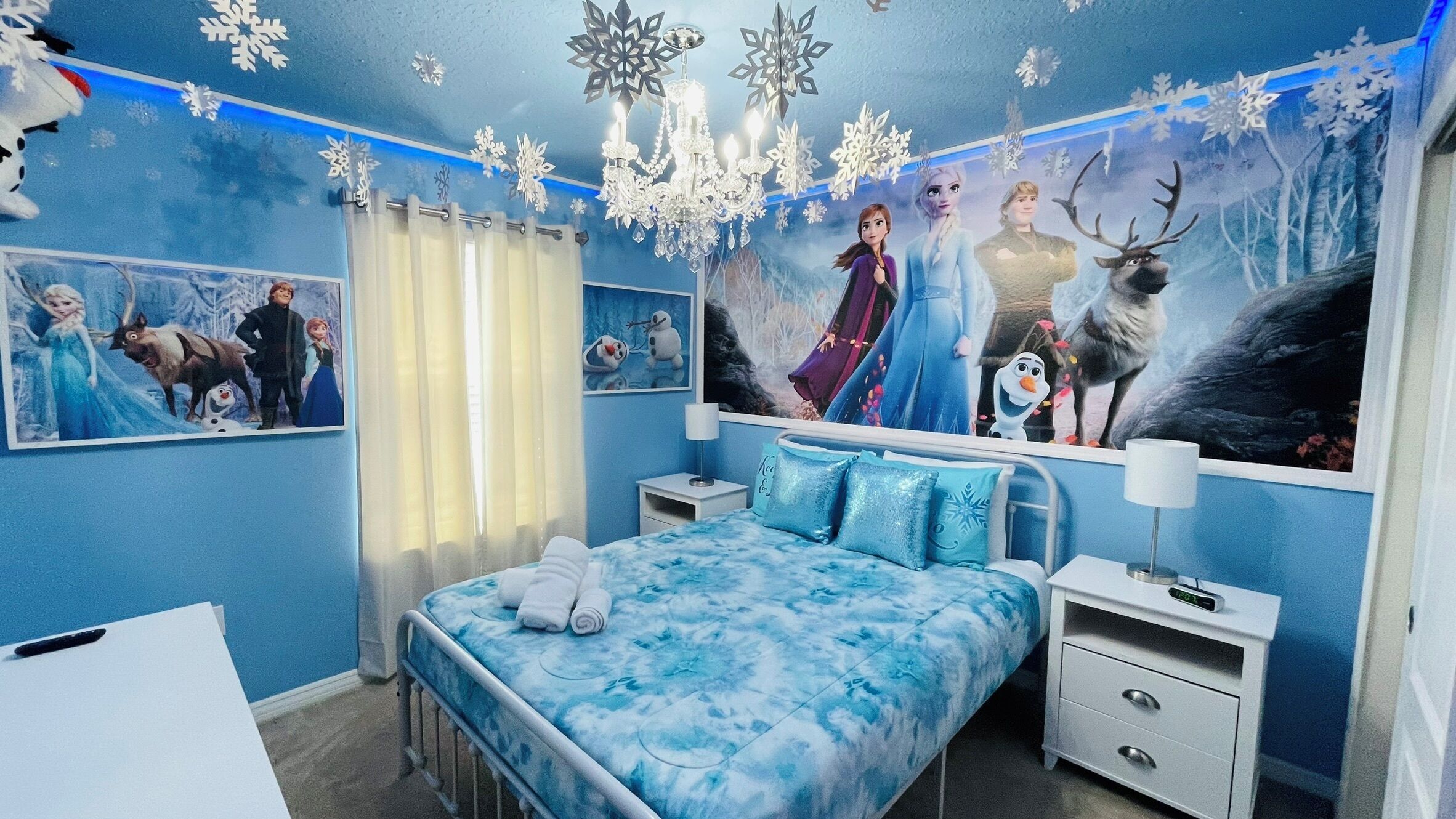 5 Schlafzimmer, Schreibtisch, Bügeleisen/Bügelbrett, Reisekinderbett