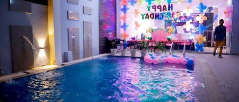 Seasonal outdoor pool