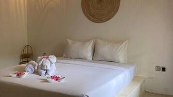 Classic Double Room | Desk, laptop workspace, free WiFi