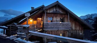 Spacious apartment with beautiful views near slopes