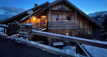 Spacious apartment with beautiful views near slopes