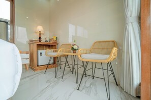 Double Room, Garden View | Minibar, in-room safe, desk, iron/ironing board - Ashanti Guest House Ubud (Ubud)