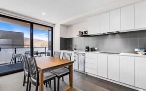Private kitchen - Stylish Apartment in Central Braddon (Braddon)