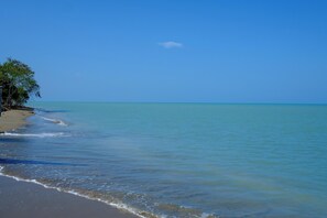 Privatstrand, weißer Sandstrand