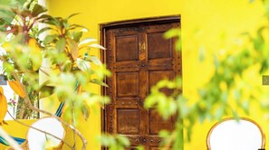 客房, 1 張加大雙人床, 非吸煙房, 花園景觀 | 書桌、折疊床/加床、免費無線上網、床單