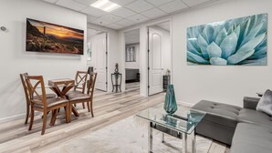 Living area - Stylish & Prestigious! 2 Bed/2 Bath-On The Avenue (Fountain Hills)