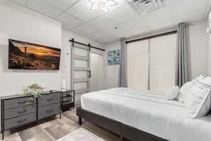 1 chambre, fer et planche à repasser, lit parapluie, Wi-Fi