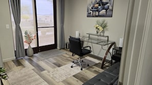 Interior - Stylish & Prestigious! 2 Bed/2 Bath-On The Avenue (Fountain Hills)