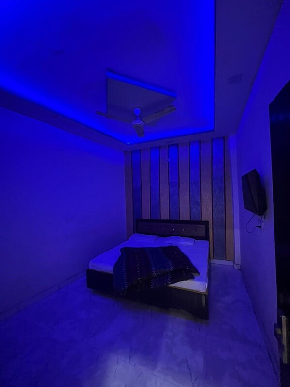 Room amenity - Goroomgo shri Ganpati Guest house (Amritsar)