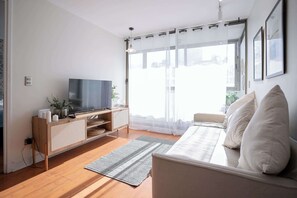 TV - Stunning Experience Providencia from a Unique Space - Perfect Getaway! (Providencia)