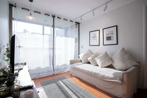 TV - Stunning  Experience Providencia from a Unique Space - Perfect Getaway! (Providencia)