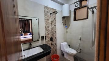 Basic Double or Twin Room | Bathroom