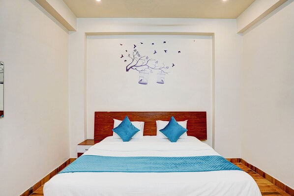 Classic Double Room | Free WiFi - Axel Accommodation (Noida)