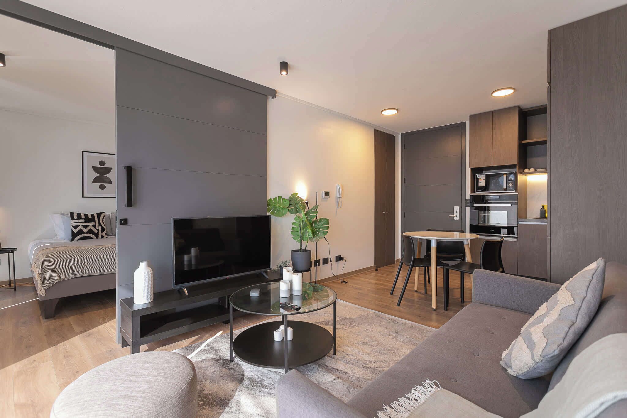 Téléviseur, bureau