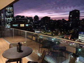 Outdoor dining - Experience comfort and spaciousness in Las Condes (Santiago)