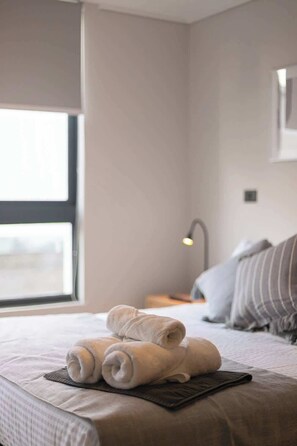 WiFi, bed sheets