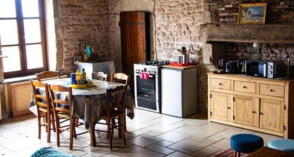 Grand logement avec jardin surĂ©levĂ© au cĆur de la Bourgogne