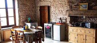 Large apartment with raised garden in the heart of Burgundy