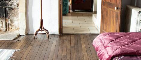 1 chambre, fer et planche à repasser, Wi-Fi gratuit, draps fournis