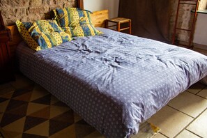 1 slaapkamer, een strijkplank/strijkijzer, gratis wifi, beddengoed