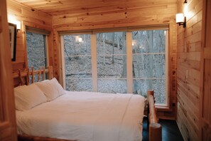 2 bedrooms, desk, iron/ironing board, free WiFi - Treehouse in Ionia Michigan (Ionia)
