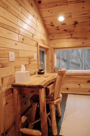 Dining - Treehouse in Ionia Michigan (Ionia)