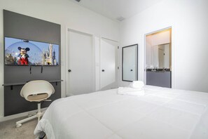 3 bedrooms, desk, WiFi, bed sheets - Family-Friendly Townhouse w/ Game Room Near Disney (3221) (Kissimmee)