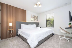 3 bedrooms, desk, WiFi, bed sheets