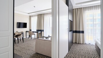 Apartment, Hot Tub (E507) | Living area | Flat-screen TV