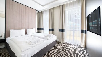 Apartment, Hot Tub (E505) | 1 bedroom, laptop workspace, iron/ironing board, free WiFi